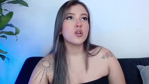 LANAindependent model online show from 02.20.25