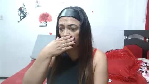 Snapshot of naughtygoddesss chatting on 11.11.25 naughtygoddesss online show from 11.11.25