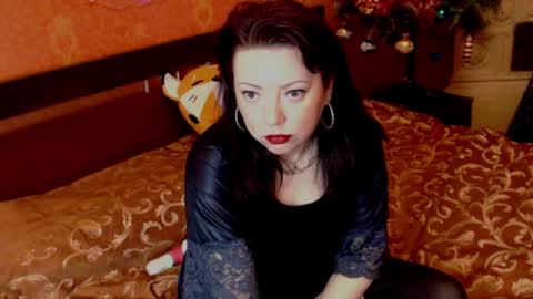 housewife Eva online show from 12.25.24