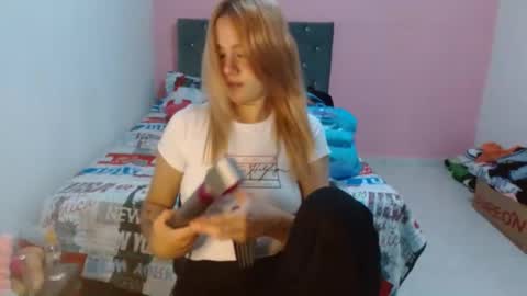 Snapshot of naughtyplayass chatting on 02.04.25 naughtyplayass online show from 02.04.25