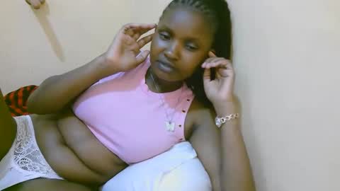 Snapshot of naughtysammur25 chatting on 10.19.25 naughtyqueen online show from 10.19.25