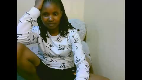 Snapshot of naughtysammur25 chatting on 11.07.25 naughtyqueen online show from 11.07.25