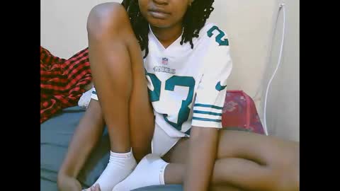 Snapshot of naughtysammur25 chatting on 11.10.25 naughtyqueen online show from 11.10.25