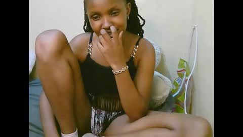 Snapshot of naughtysammur25 chatting on 11.10.25 naughtyqueen online show from 11.10.25