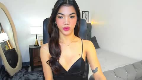 Snapshot of naughtyvixennova chatting on 10.19.25 Cassie online show from 10.19.25