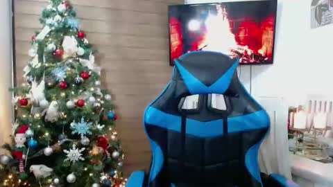 Snapshot of naugthy18boy chatting on 12.18.24 Nico online show from 12.18.24