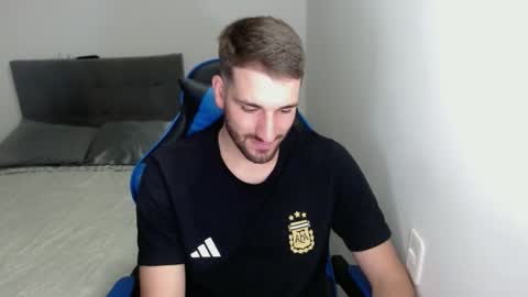 Snapshot of naugthy18boy chatting on 02.05.25 Nico online show from 02.05.25