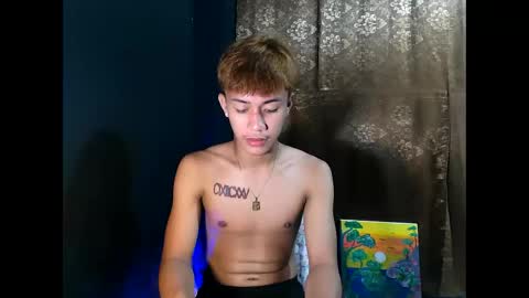 Snapshot of naugthyboyloy chatting on 09.27.25 Loy online show from 09.27.25