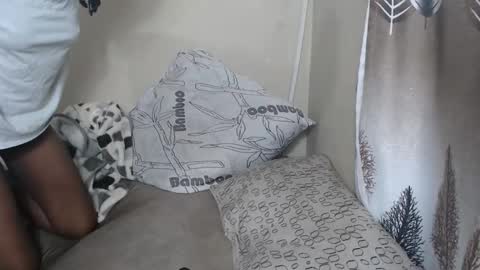 nawtylarissa_ online show from 10.18.25