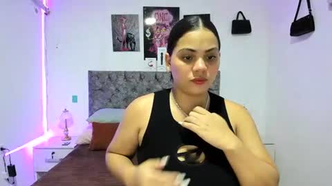 Snapshot of nay_and_aleja chatting on 06.22.26 nay_and_aleja online show from 06.22.26