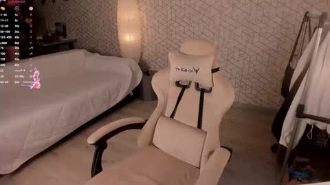 NayaValen online show from 12.16.25