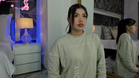 Snapshot of naylagrey chatting on 05.12.26 online show from 05.12.26