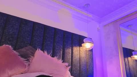 Juli  online show from 02.22.25