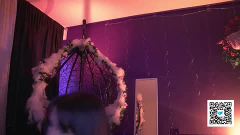 Snapshot of ne_fertari chatting on 12.22.25 Nefertari online show from 12.22.25