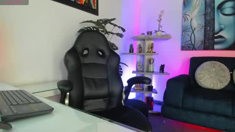 Snapshot of nebetcolin chatting on 09.20.25 Hellen online show from 09.20.25