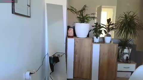 Neferutt online show from 02.26.26