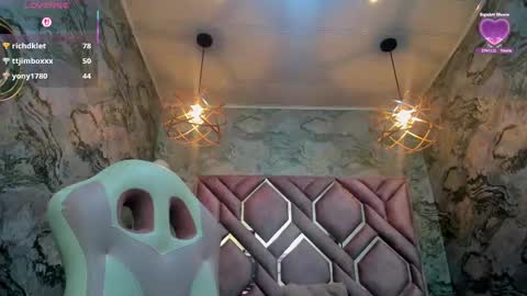 Nefer  online show from 09.28.25