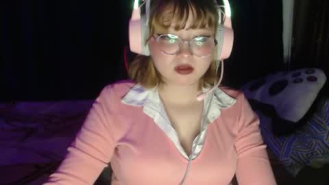 Snapshot of neko_dolly chatting on 11.28.25 neko_dolly online show from 11.28.25