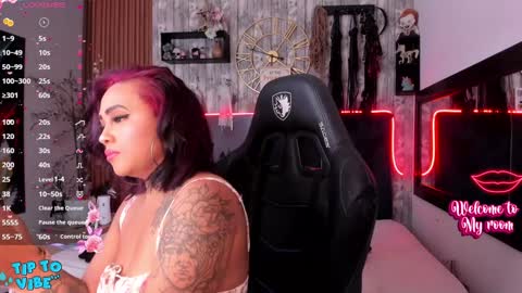 Snapshot of nekomisaki chatting on 01.04.25 Miah online show from 01.04.25