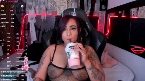 Snapshot of nekomisaki chatting on 01.08.25 Miah online show from 01.08.25