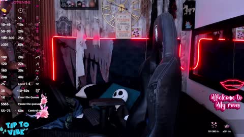 Snapshot of nekomisaki chatting on 01.10.25 Miah online show from 01.10.25