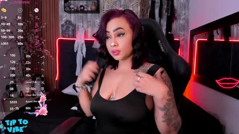 Snapshot of nekomisaki chatting on 01.15.25 Miah online show from 01.15.25