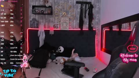 Snapshot of nekomisaki chatting on 01.29.25 Miah online show from 01.29.25