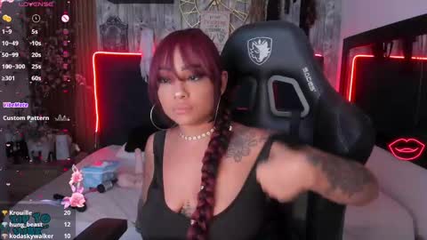 Snapshot of nekomisaki chatting on 02.11.25 Miah online show from 02.11.25