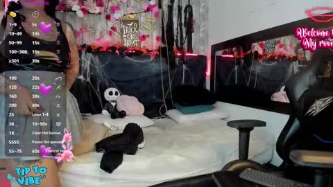 Snapshot of nekomisaki chatting on 11.08.25 Miah online show from 11.08.25