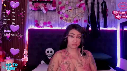 Snapshot of nekomisaki chatting on 11.12.25 Miah online show from 11.12.25