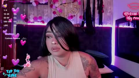 Snapshot of nekomisaki chatting on 11.13.25 Miah online show from 11.13.25