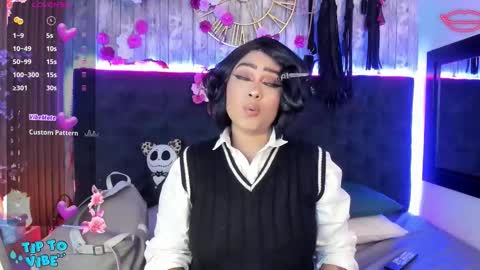 Snapshot of nekomisaki chatting on 11.19.25 Miah online show from 11.19.25