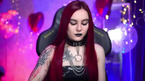 Snapshot of nelle_ chatting on 05.18.26 online show from 05.18.26