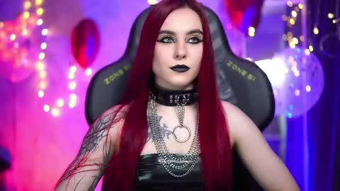Snapshot of nelle_ chatting on 05.18.26 online show from 05.18.26