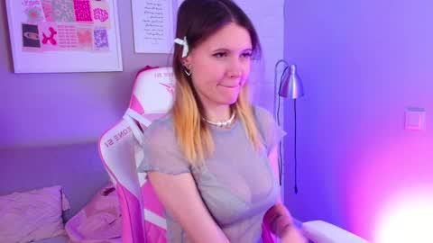 Snapshot of nellloyns chatting on 02.22.25 Nelly online show from 02.22.25