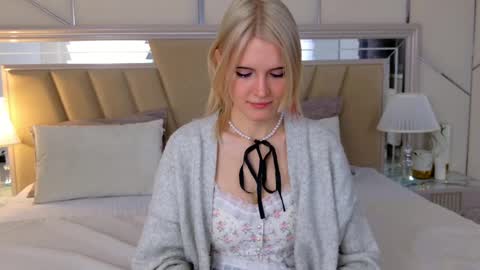 Snapshot of nellloyns chatting on 03.06.25 Nelly online show from 03.06.25