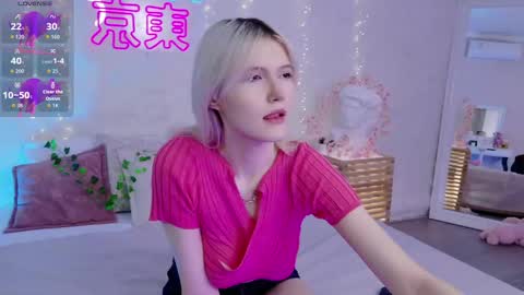 Snapshot of nellloyns chatting on 11.18.25 Nelly online show from 11.18.25