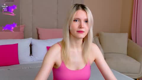 Snapshot of nellloyns chatting on 12.18.25 Nelly online show from 12.18.25