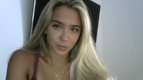Snapshot of nelly_fortu chatting on 04.25.26 nelly_fortu online show from 04.25.26