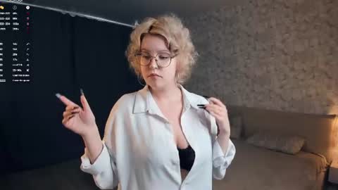 Snapshot of nelly_gloss chatting on 06.13.26 nelly_gloss online show from 06.13.26