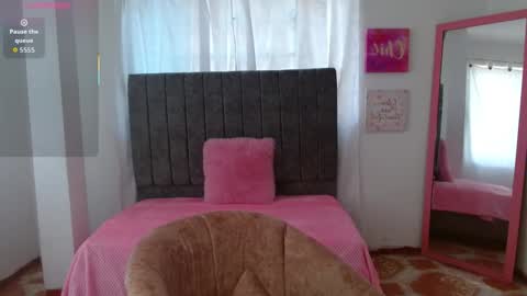 Snapshot of nenita__ chatting on 10.02.25 Dayis online show from 10.02.25