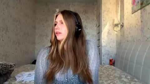 Snapshot of neomimaddern chatting on 06.19.26 neomimaddern online show from 06.19.26