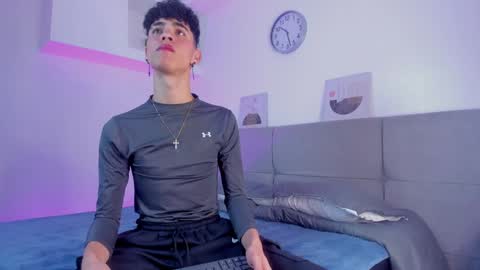 Snapshot of neoraptis chatting on 12.26.24 NeoRaptis jhonatan online show from 12.26.24