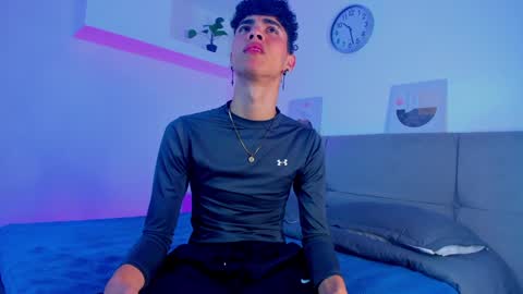 Snapshot of neoraptis chatting on 01.04.25 NeoRaptis jhonatan online show from 01.04.25