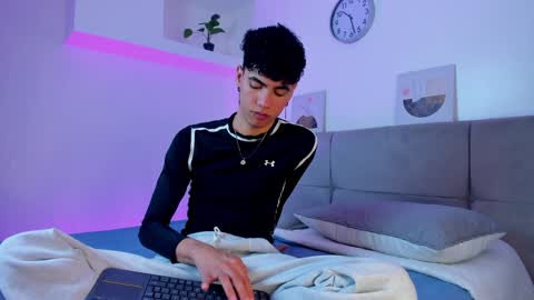 Snapshot of neoraptis chatting on 01.07.25 NeoRaptis jhonatan online show from 01.07.25