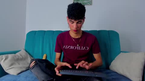 Snapshot of neoraptis chatting on 01.16.25 NeoRaptis jhonatan online show from 01.16.25