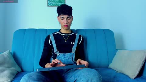 Snapshot of neoraptis chatting on 02.28.25 NeoRaptis jhonatan online show from 02.28.25