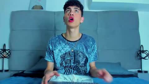 Snapshot of neoraptis chatting on 03.07.25 NeoRaptis jhonatan online show from 03.07.25