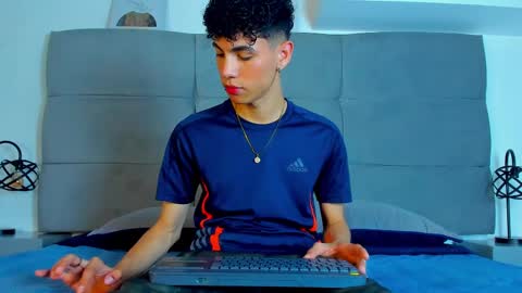 Snapshot of neoraptis chatting on 03.10.25 NeoRaptis jhonatan online show from 03.10.25