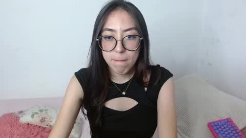 Snapshot of nessaa_ chatting on 05.14.26 Nessa online show from 05.14.26